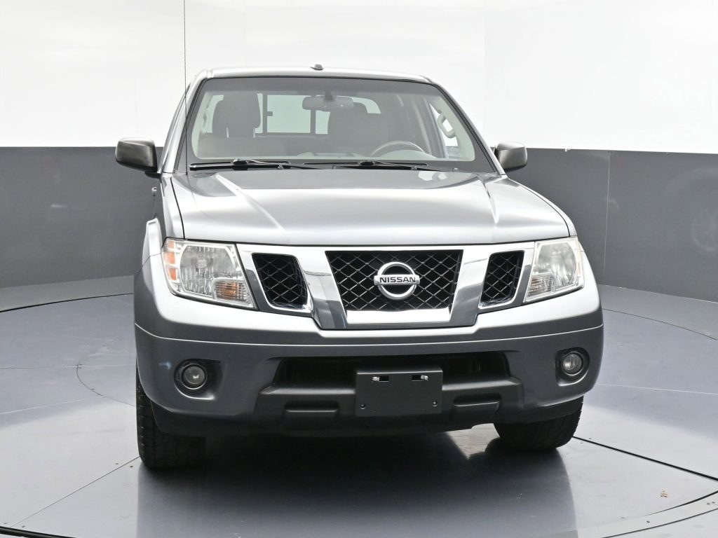 Used 2017 Nissan Frontier SV V6 Truck Crew Cab V-6 cyl — photo 1
