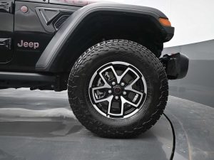 Used 2024 Jeep Gladiator Rubicon 4×4 — thumbnail 10
