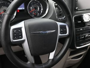 Used 2013 Chrysler Town & Country Touring — thumbnail 23