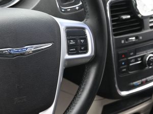 Used 2013 Chrysler Town & Country Touring — thumbnail 24